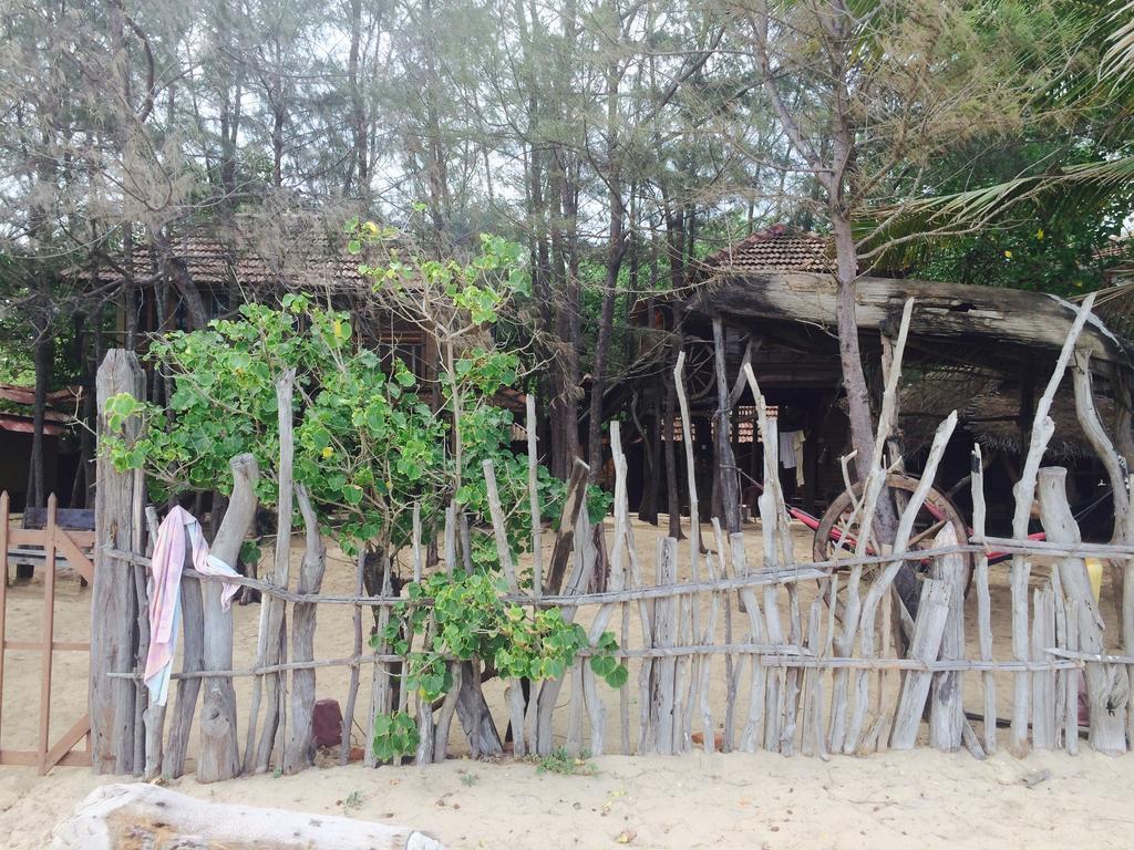 Beach Hut Arugam Bay Bagian luar foto